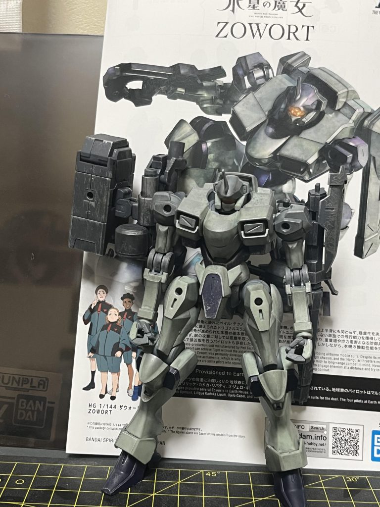 そこから、ウェザリングをかけて色のトーンを落としつつドライブラシをかけたものがこちらです。今回は、砲撃の衝撃によって塗装って剥がれるんじゃないかなぁと思って、上半身と背部に多めにかけてみました。