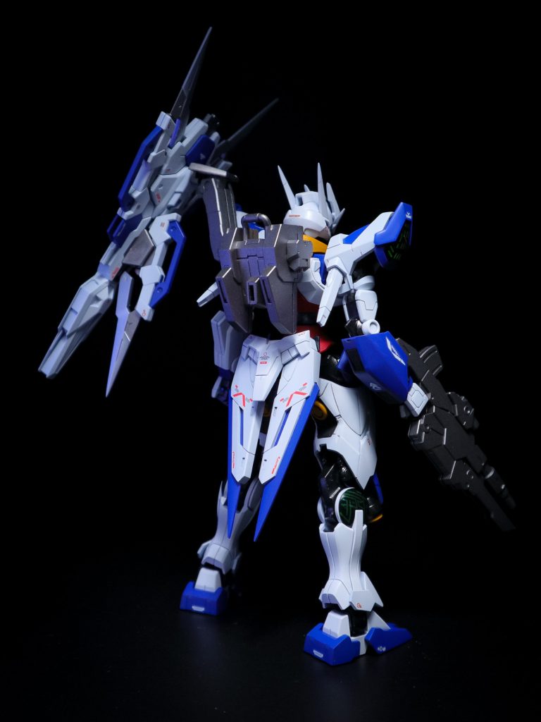 武装は頭部のビームバルカン2門、銃身下部からビームジュッテを発振可能なビームマシンガン、肩部左右に装備された近接戦用のビームサーベル2基、大剣形態からGUNDビット4基が分離する多目的プラットフォーム「エスパーダ」。