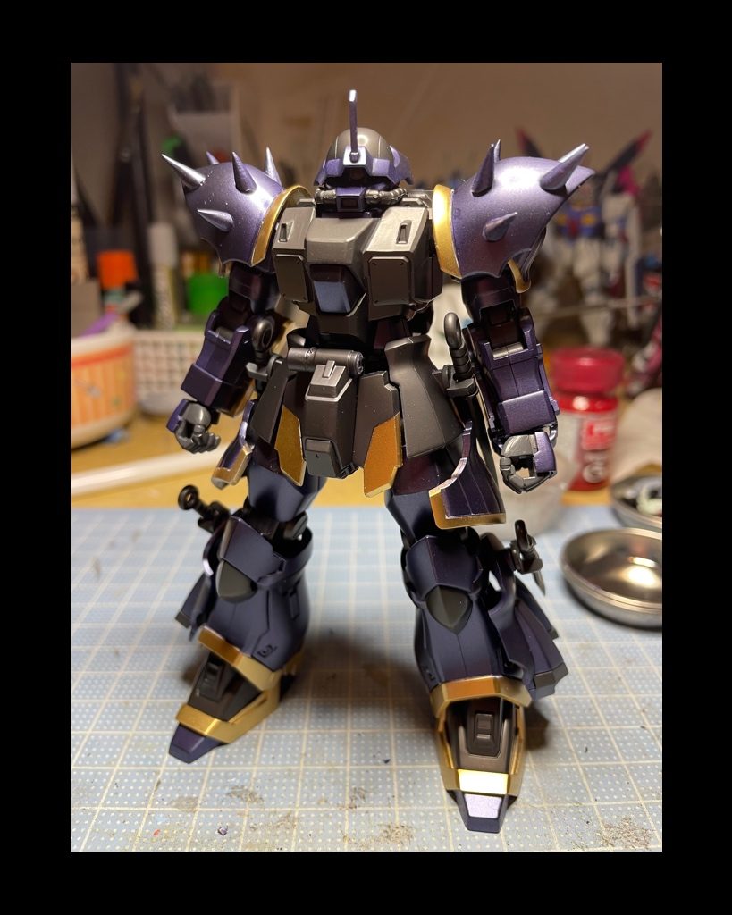 パールマーズダークブルーとグラファイトブラックの2色でまとめてみましたが違和感が残り塗装のやり直しをしました。