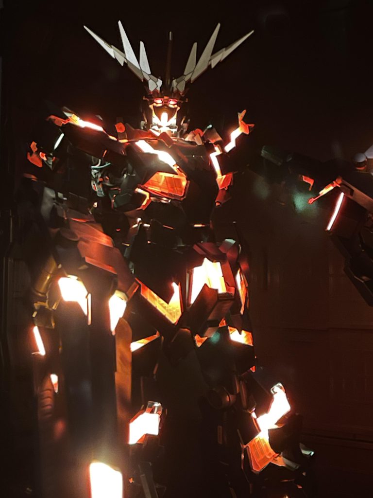 最終、棚に飾るときはアームドアーマーXC、DEも追加して全部載せて状態になるのでアームドアーマーVN／BSで写真を撮ってみました。