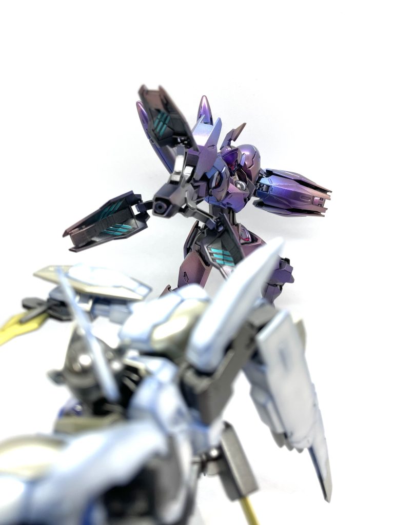 戦ってる風なアングル。