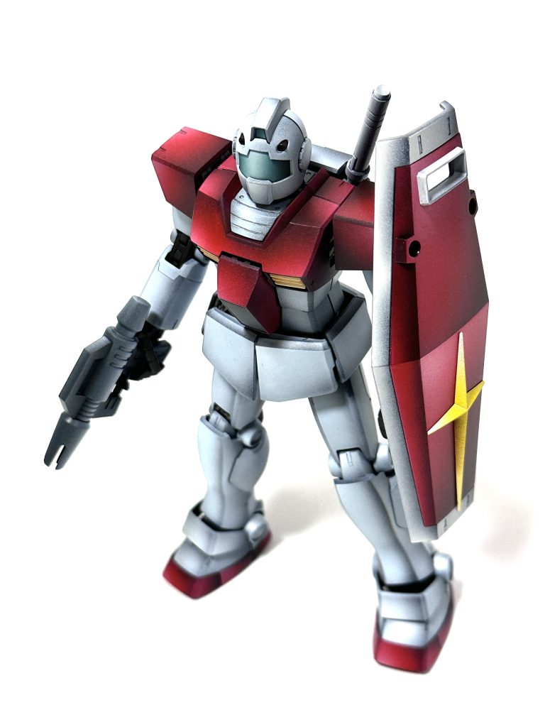 シールドは我ながら綺麗に塗れたと思います。ライフルやバズーカは、、未だ練習中です。