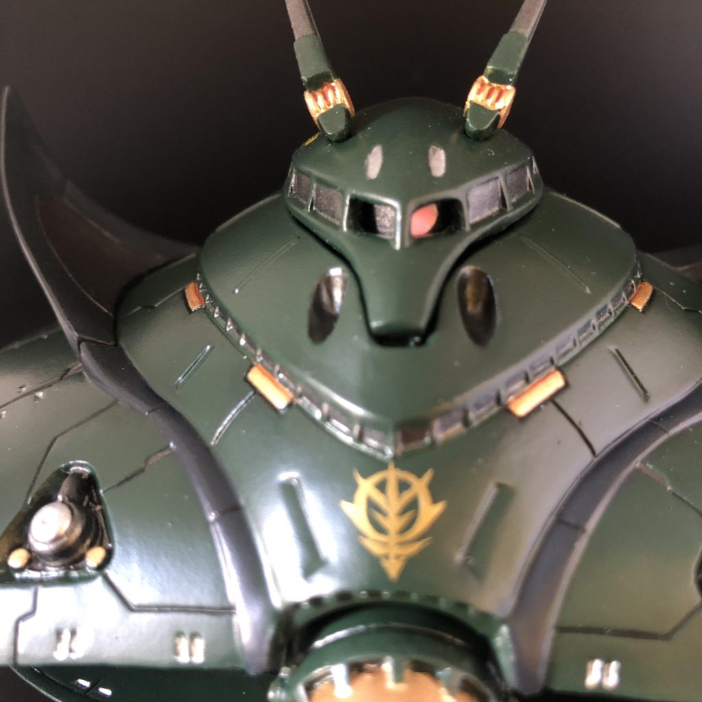 モノアイを可動化しました。ジオンマークは、カッティングプロッターで！