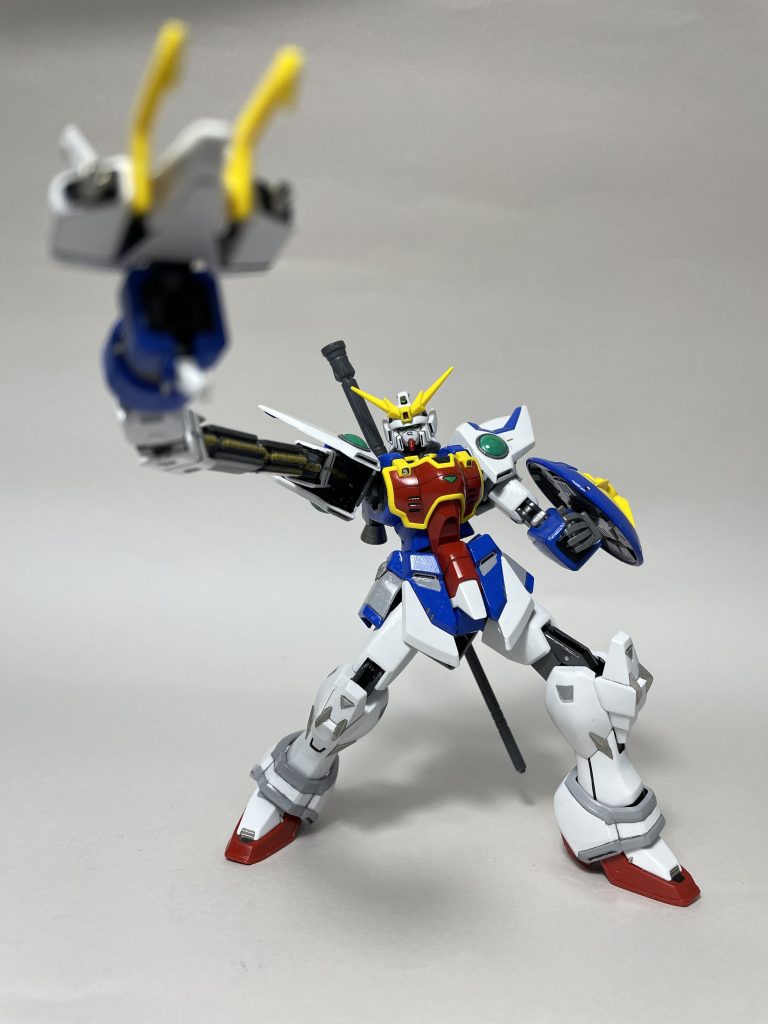 右腕のギミックは楽しいですね。モールド部分はサンドイエローにしてみました。