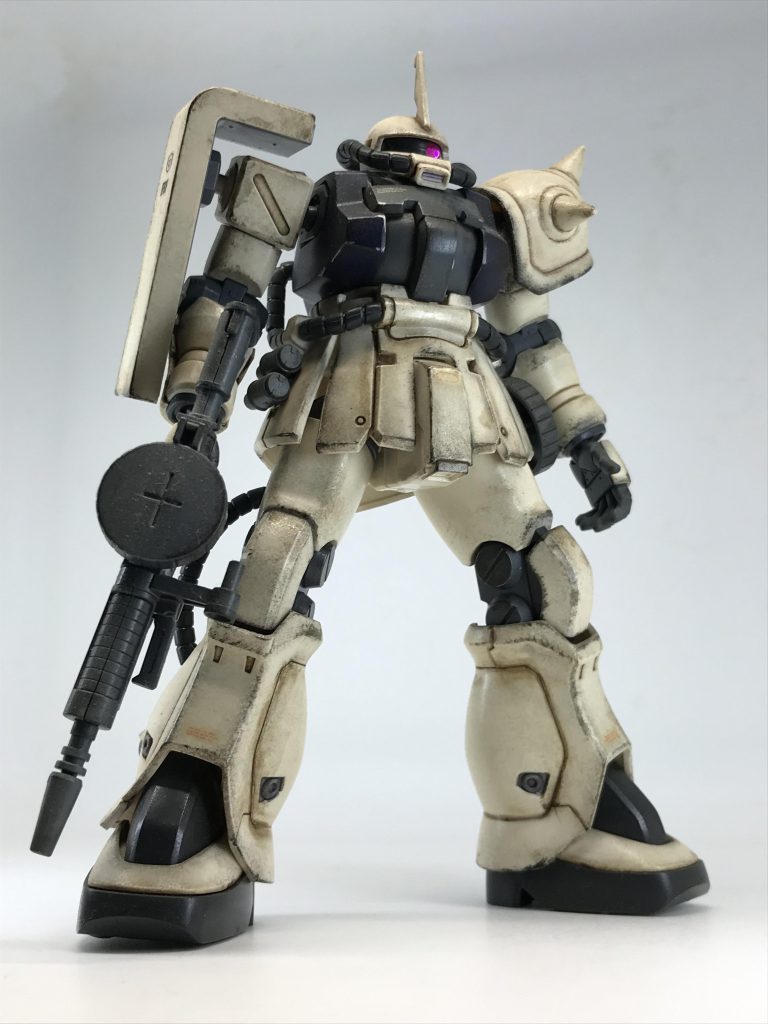 あまりにも作りがショボすぎて…写真だけ下書き保存して放置してたのですが…3月9日はザクの日だと気づき、とりあえず投稿…😅つや消しすらケチって艶があまり消えてないんですけど…この頃はまだプラモにお金を今ほどかけてなかったので…つや消しスプレー1本でHGを5〜7体つや消ししてましたね🙄