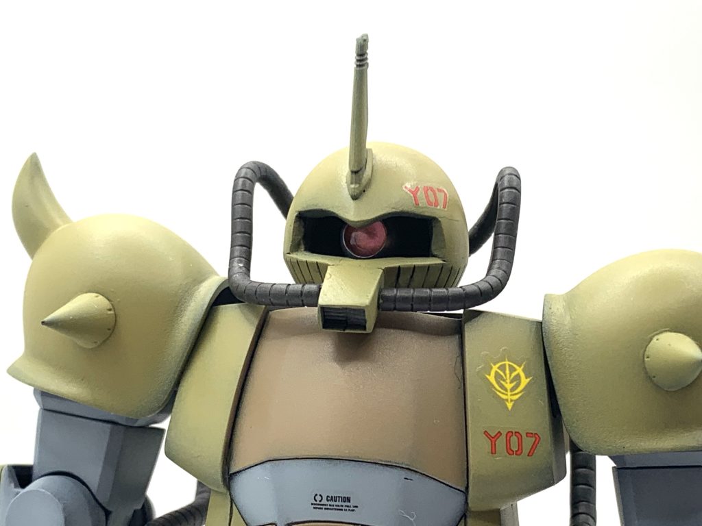 モノアイはクリアパーツを使用。動力パイプは少し詰めても良かったかもしれませんね。