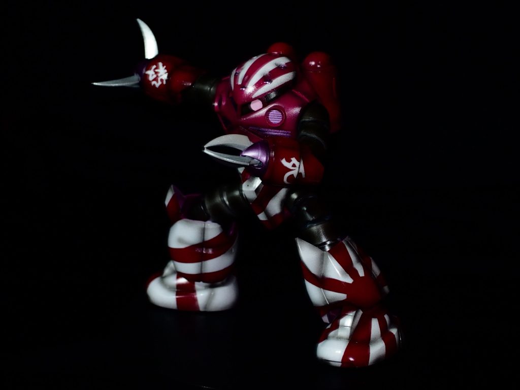 左手には相手を確実に仕留める死のマーク！