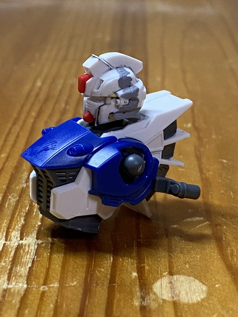 顔からいじり始め、