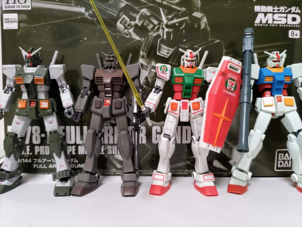 右からEG、Ver.G30thのセブンイレブンバージョン、組み立て体験版、フルアーマーの中の人。同じRX78でも結構違いますね。