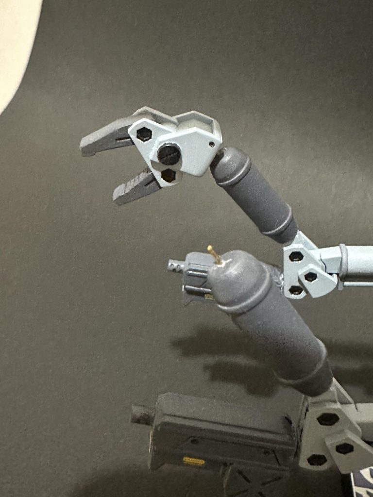 マニピュレーターも真鍮線で回転できます。こ