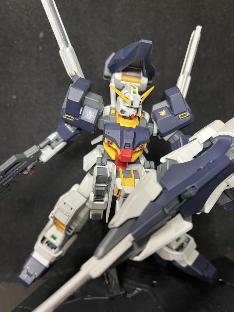 ビームライフルはジャーマングレーで塗装、頬、胸等部分塗装してます