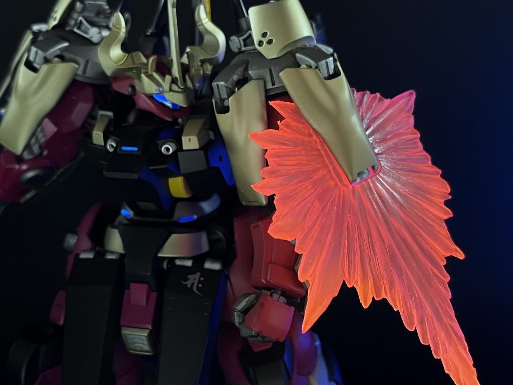 肩部複合兵装「ジャガー」「ミナルディ」左右の肩に搭載された装備。通常時はビームシールドを発生させる。