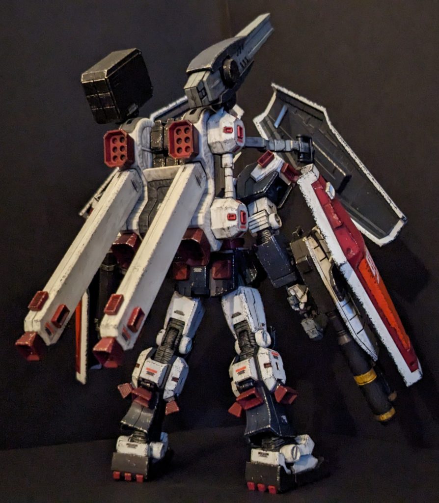 自立で後ろから。撮影は背景に100均の黒色カラーボードを3枚使用、部屋の照明や別のライトを点けたり消したりと試みてのスマホ撮りです。ご覧いただきありがとうございました。