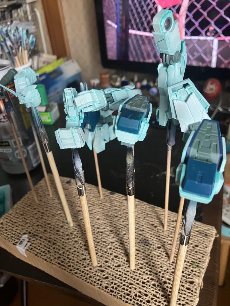 つや消しからパステルシャドウのエメラルドグリーン最後にパール塗装ミスりました🫣溶けちゃってそこだけが悔いが残る…