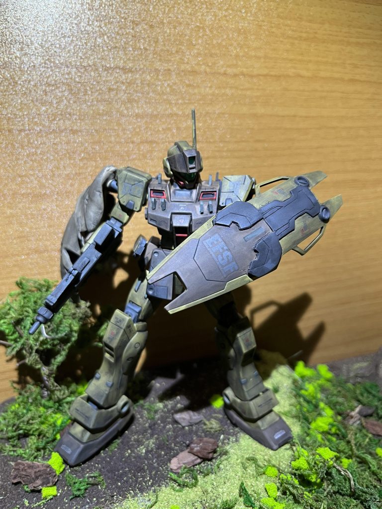 今回シールドもプラ板で下手くそながら装甲を作ってみました。😁