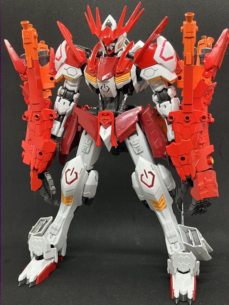 バルバトス・ザ・チャンピオン近接戦特化を想定した機体巨大なガントレットを装備して戦闘を行う