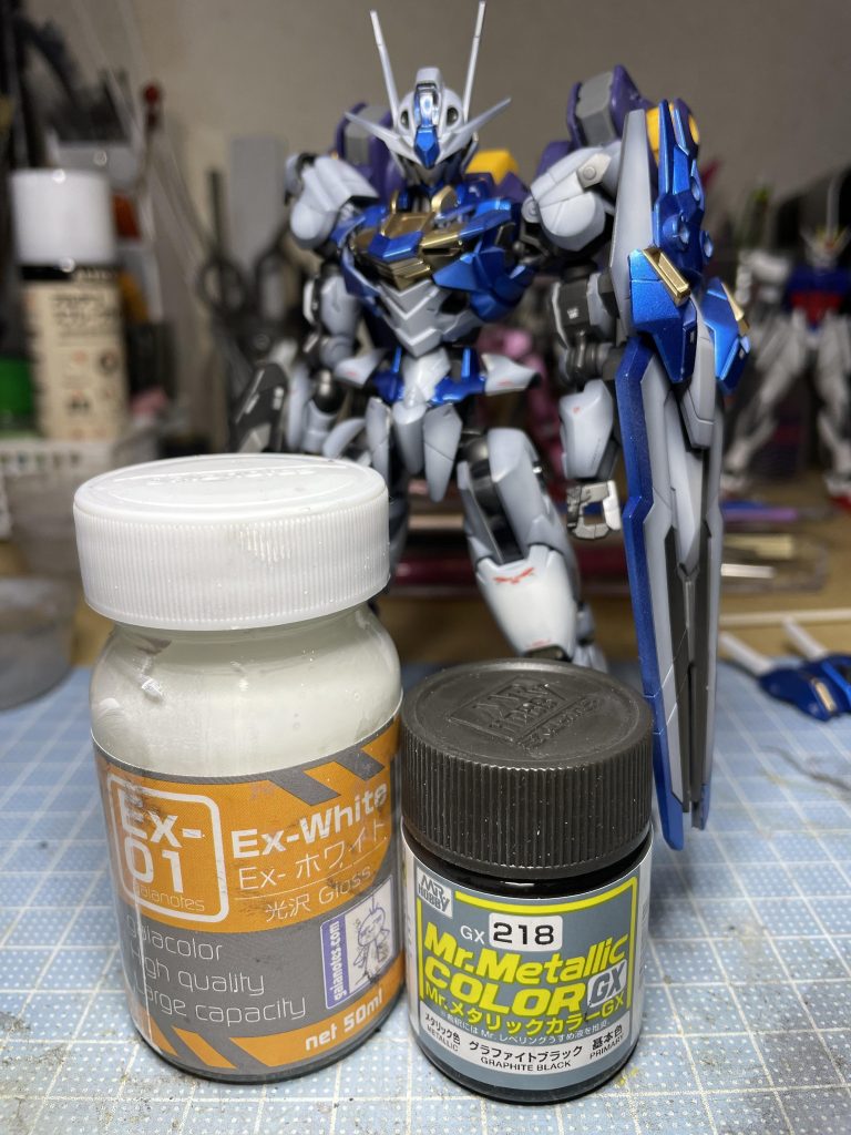 白パーツグレー→グラファイトブラック→白でグラデーション塗装