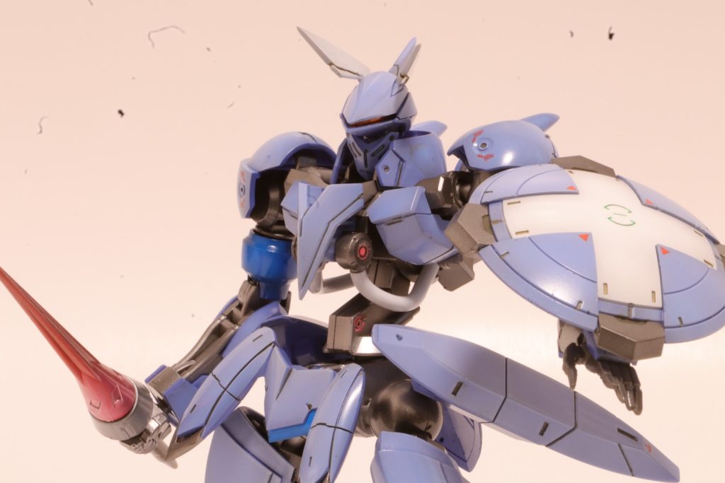 失敗ばかりもなんなんで、気に入ってるポイントも。顔はめっちゃイケメンにできたと思う!目の部分は薄く削ってフィニッシングテープのシルバーとクリアオレンジを重ね張り。キラッとチラ見えするのがたまらん。