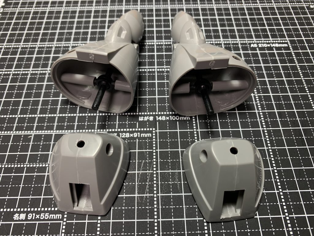 足首関節をボールジョイントに変更。キットの軸をそのまま使えるので、お手軽。