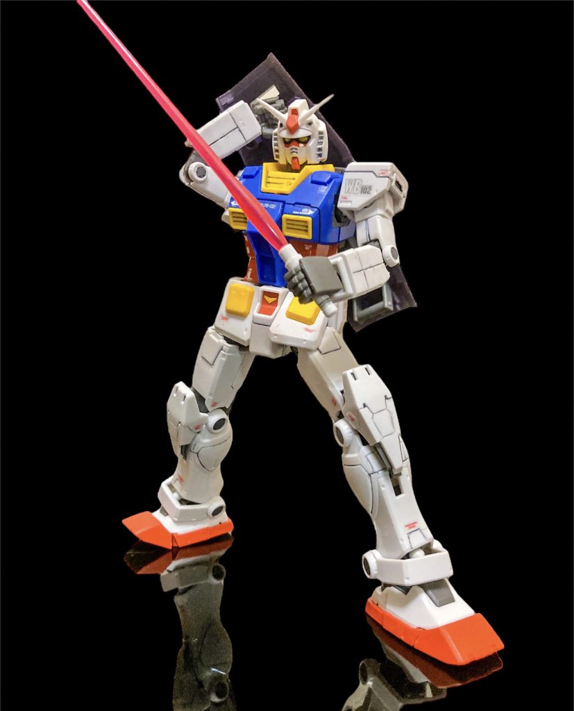 2本目のサーベルに手を伸ばすガンダム