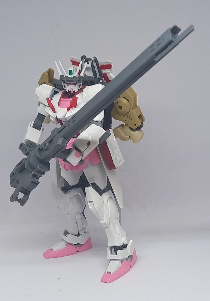 メイン武装のロングライフル。イメージソースは注射器です。デュートリオンビーム送電システムでエネルギー充電させます。攻撃用ビーム発射ももちろん可能。