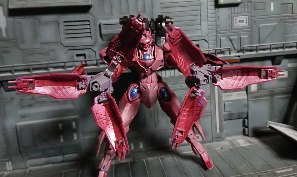 色はメタルレッドをメインに薄いピンクでグラデーション（白く見える）