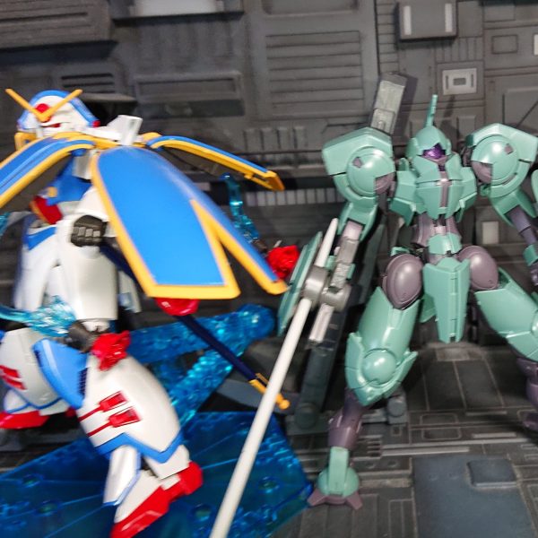 ガンダムローズとハインドリー素組( ﾟДﾟ)ローズは色分け分割が凄いですあとGガンダムフレームというランナーがあるので他の同盟MSも出そうハインドリーは組みやすく騎士系MSぽくて良い（2枚目）