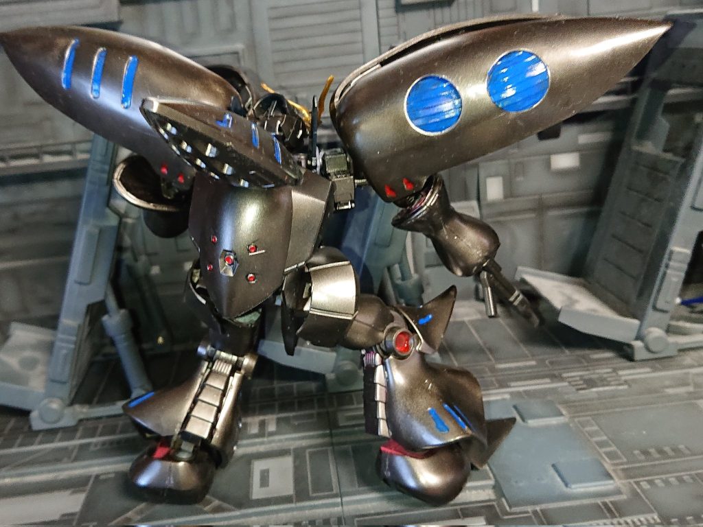 後ろには一応ファンネルラックも