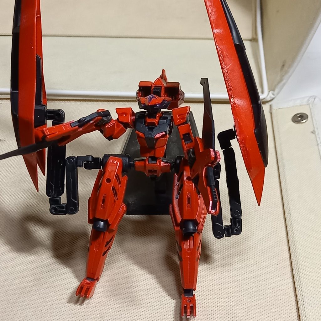 そしてこれが真のGUND-ARM Destroyer。恐竜型のほうは強力な武装でありGUND-ARM D はDestroyerとdecoyのダブルネーミングも兼ねております。例えデコイを倒したとしても本体のこちらが分離して襲い掛かり必ずガンダムを滅ぼすという意識のもとに作られたという設定です。