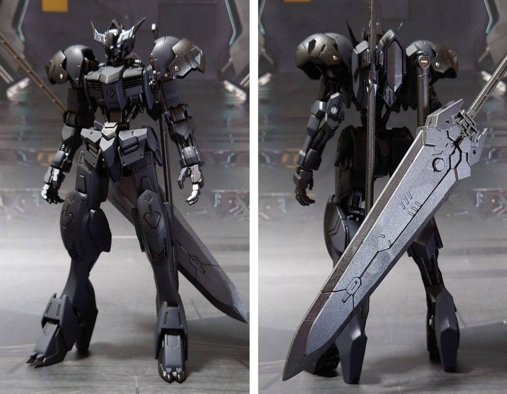 ガンダムバルバトス(第4形態)をベースに、他の改造で余ったバルバトス系のパーツと、30MMの大剣を装備。工作内容としてはエッジ削り、足首の肉抜き穴埋め、ヒケ・パーティングライン・段ズレの対処、市販パーツ貼り付けによるディティールアップと、上半身を腰の接続部で2mm弱延長、膝スリット(黄色かった部分)を奥まった位置に入るよう加工、手首を他社パーツに置き換え。鉄血本編1期と2期の合間の脳内設定を足して、“鉄華団の黒い悪魔”誕生、と相成りました。