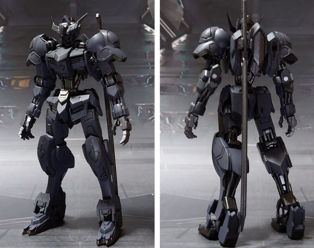 第4形態相当のセッティングで前後ろ。■塗装レシピ白かったパーツ:黒サフ→ファントムグレー→つや消し青かったパーツ:黒サフ→MSグレー連邦系→つや消し赤かったパーツ:黒サフ→メタリックグレイ→つや消し黄色かったパーツ:黒サフ→メタリックブラック→光沢フレーム、武器類:黒サフ→ガンメタル→つや消し銀:黒サフ→シルバーリーフ→光沢ポリキャップ:PPプライマー→ガンメタル→つや消しツインアイ:黒サフ→ファントムグレー(ここまで顔パーツ丸ごと)→ガンダムマーカー・メッキシルバー、リアルタッチマーカー・ブラックで塗り分け→顔パーツ丸ごとつや消しその他墨入れ・部分塗装:ガンダムマーカー各種