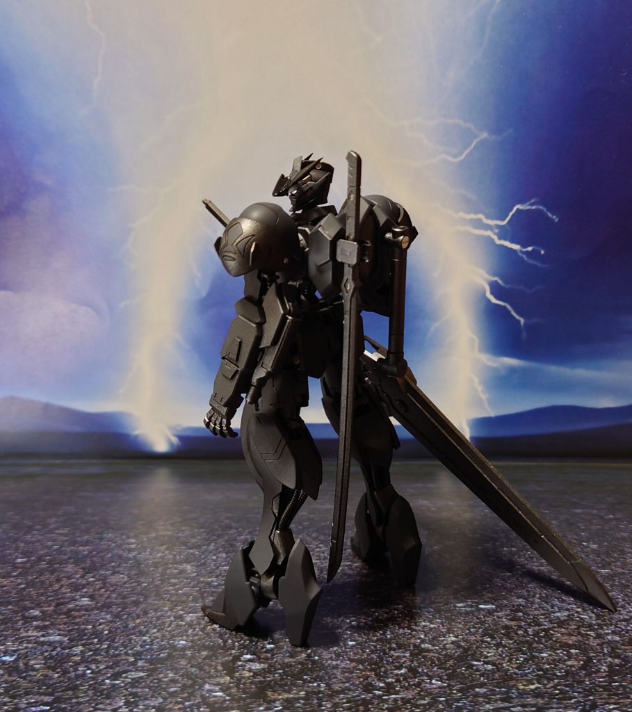 その剣は雷鳴の如く速く。