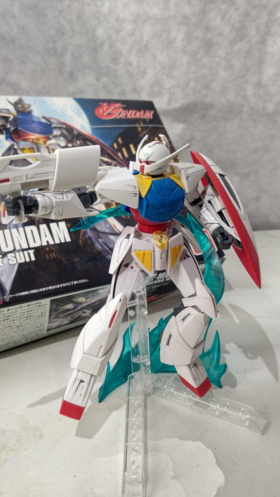 ガンプラ付BOX買っちゃうくらいビルドファイターズが面白くて、限定ガンプラだからキレイに作りたいよねと、練習のためにこのターンエー購入したのが十数年振りにガンプラ作りを再開したキッカケになります。これ買った時は押し入れから溢れそうになるくらいガンプラ買うようになるとは思いませんでした。