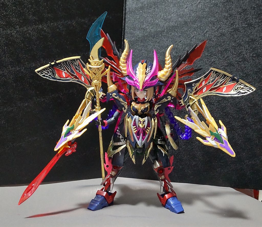 ネオブラックドラゴン形態！・肩アーマーにドラゴンテールを装着。※右側に炎の剣を取り付けてます。・背中にダークグラスパードラゴンの翼が付いたバックパックを装着これによって一気に禍々しさが増しました。