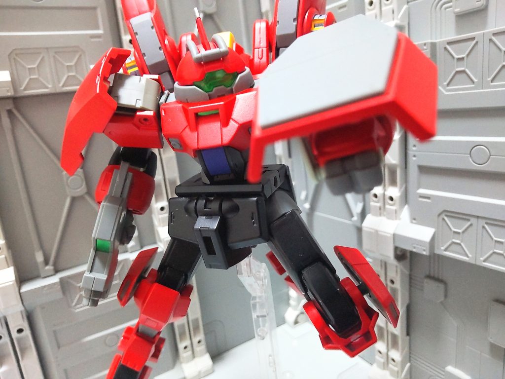 弾幕すり抜けてきた敵をシールドで殴ったり