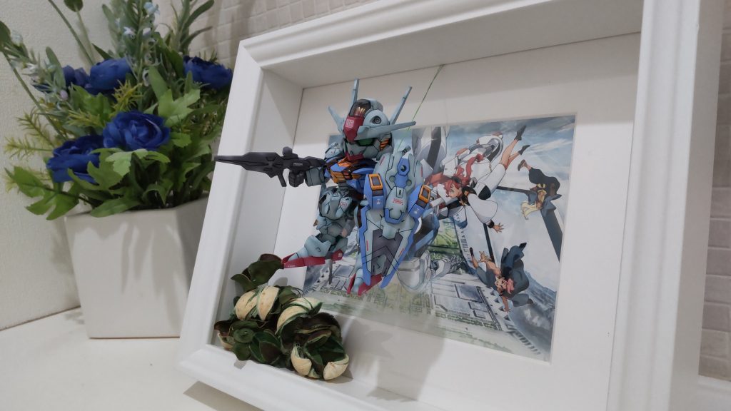 IKEAのヴェスタンへドというフォトフレームを使いました。フォトフレーム自体に奥行きがあり立体感が出ます。