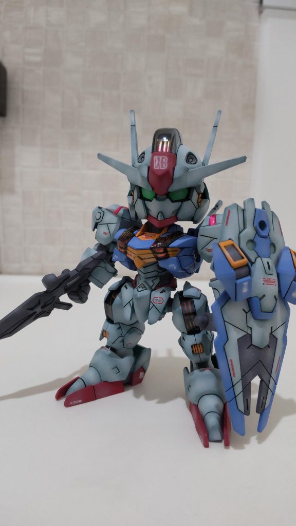 取り外すとこんな感じ。いつも通りのグラデーション全塗装です。白のところはアクリジョンのベースグリーンを下地に使用しており、全体的に緑色っぽくしました。