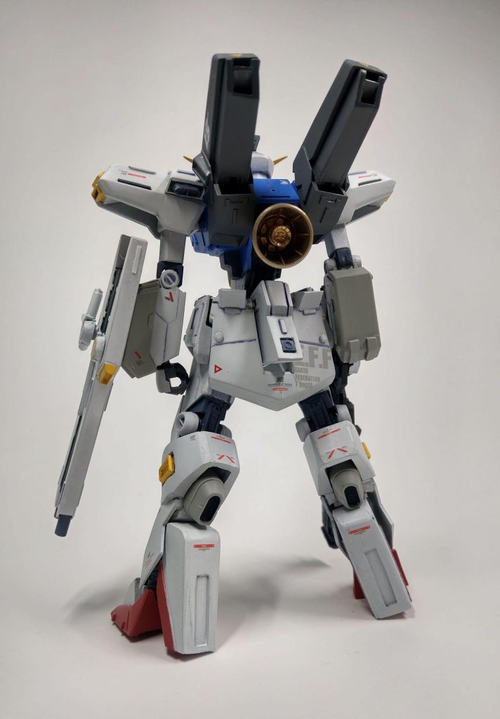 背面はジェガンぽい・・。アラハスで改修されたときにジェガンのパーツもふんだんに使用したのでしょう・・。