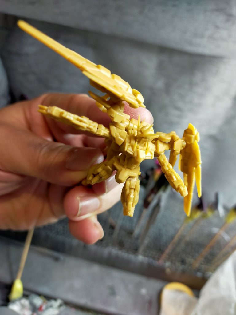 だいたいポーズを作ったところ、指で押さえないとパーツ外れます