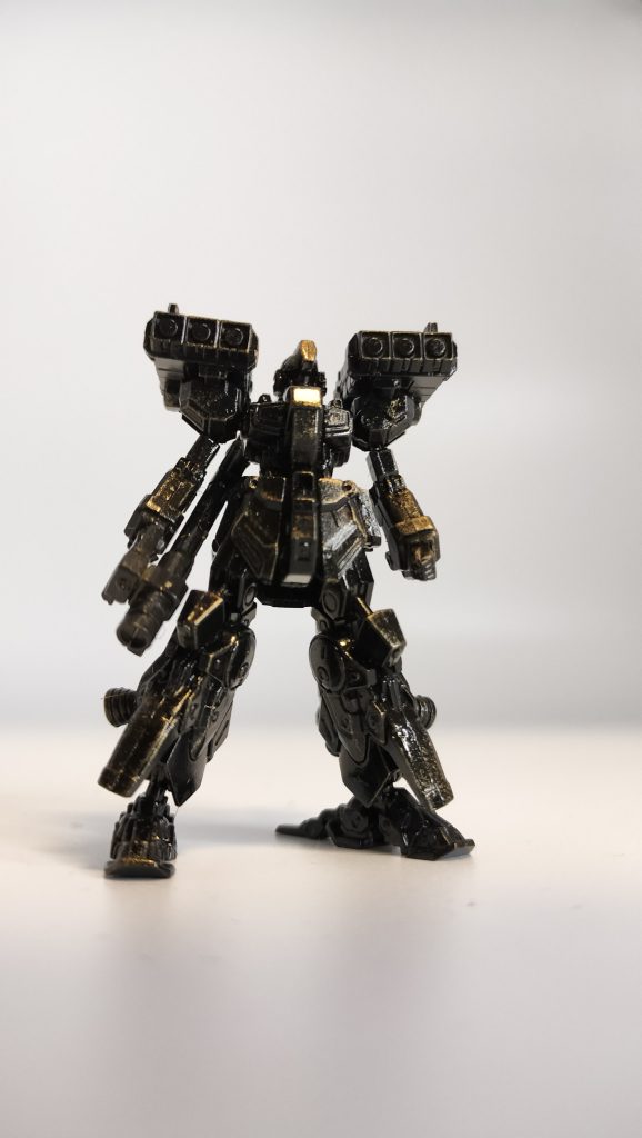 銅像風。黒下地にカッパーのドライブラシ