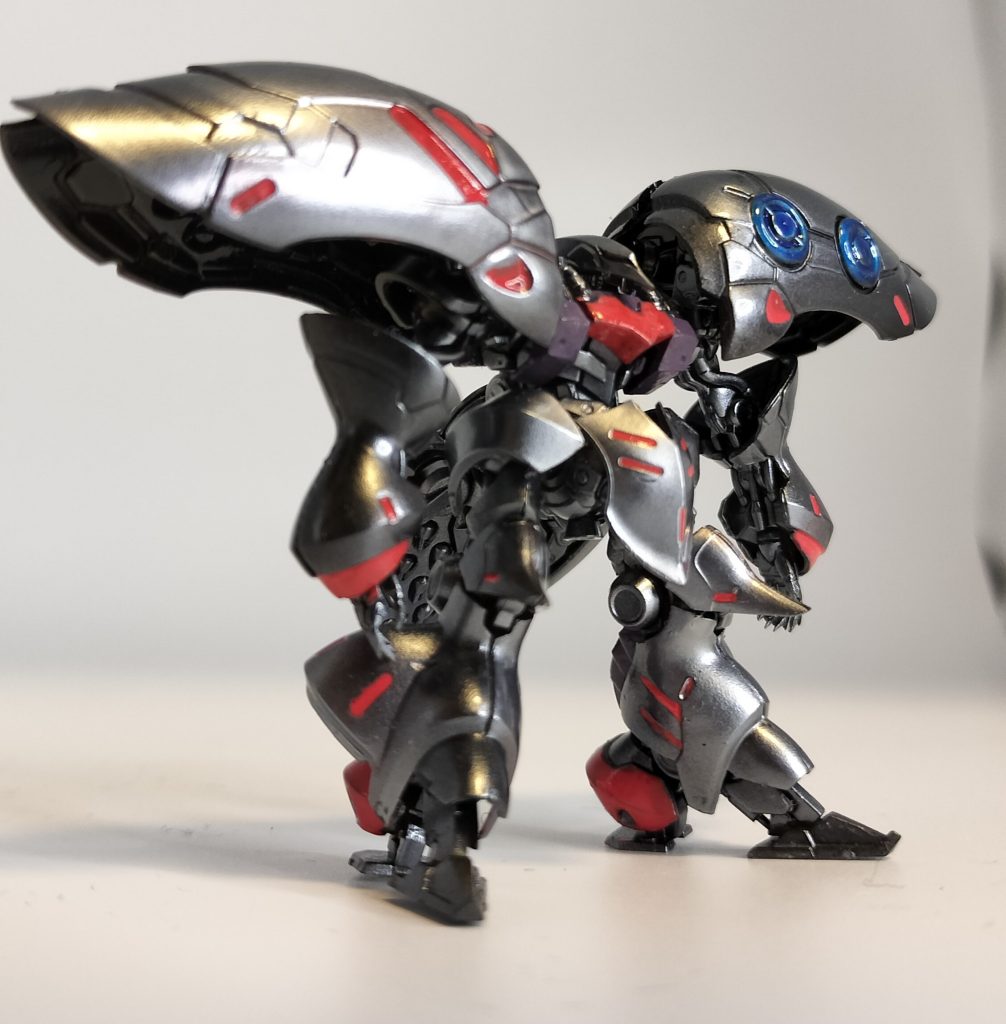 黒下地にクリスタルカラーのムーンストーンパープルでベースとしています。あとは目立つ部分のみ少し色塗りしただけですが、デティール凄すぎｗ