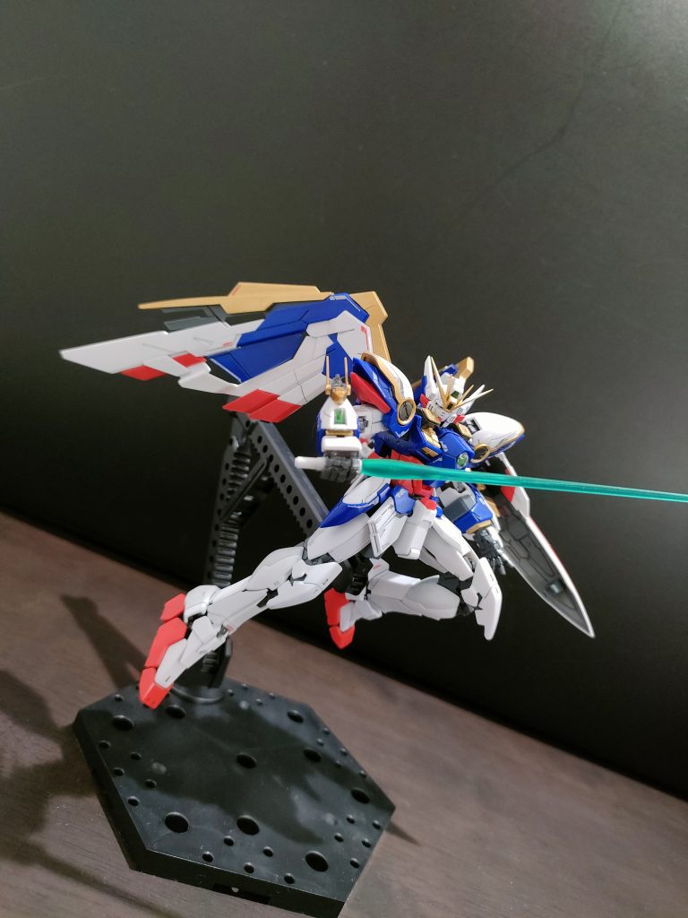 デカールという名前ですがシールですよね笑余白がめちゃくちゃ目立つのでカットしてあまり主張しないように貼り付け。センサー？類をシールではなく、クリアグリーンで裏から塗った質感がお気に入りポイント。