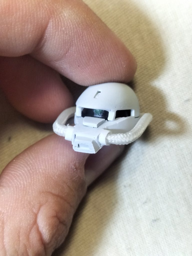 頭部にドアンザクの余剰パーツを形状変更してます