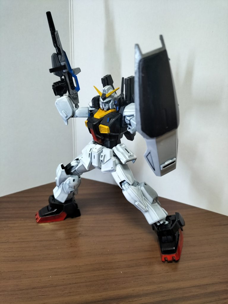 古いキットらしく、合わせ目が目立つこと目立つことฅ(º ﾛ º ฅ)最近のガンプラの進化を改めて感じました(； ･`д･´)