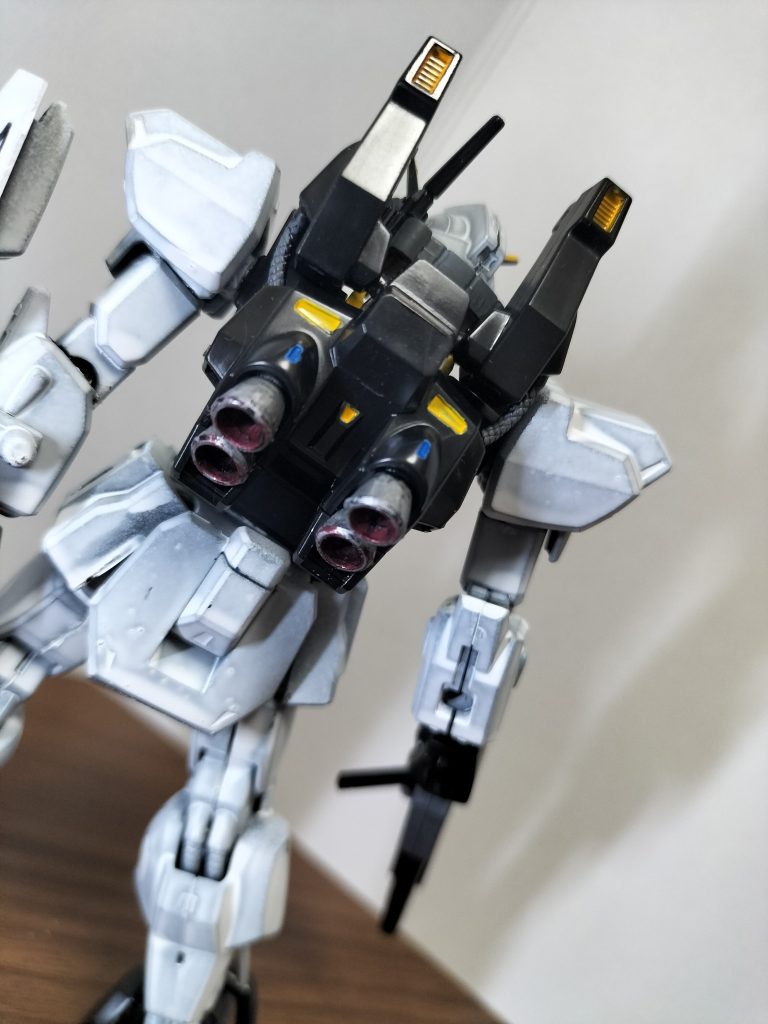 動力パイプ？っぽいのグレーにしたりスラスター銀に塗って中身錆っぽくしてみようとか色々ランドセルは今までやらなかった事を試しましたꉂꉂ(>ᗜ<*)安いから何やってもいいやーって気楽にꉂꉂ(>ᗜ<*)