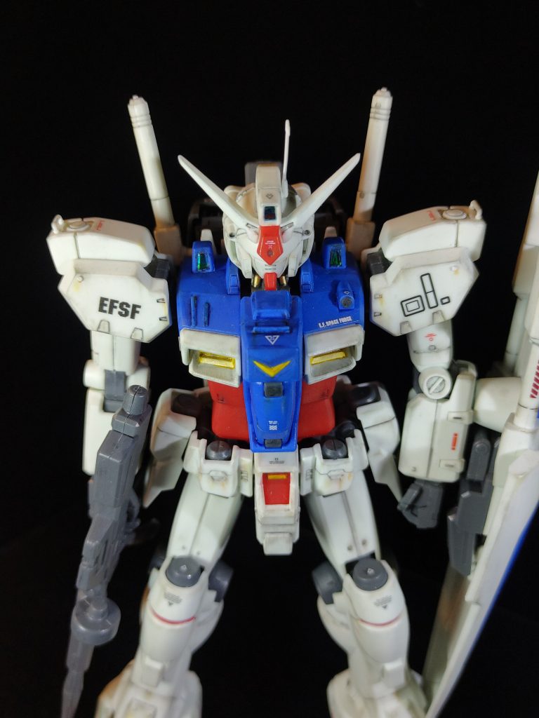 デカールはハイキューパーツや別売りのガンダムデカールを　　赤が多くなり過ぎないように心掛けました