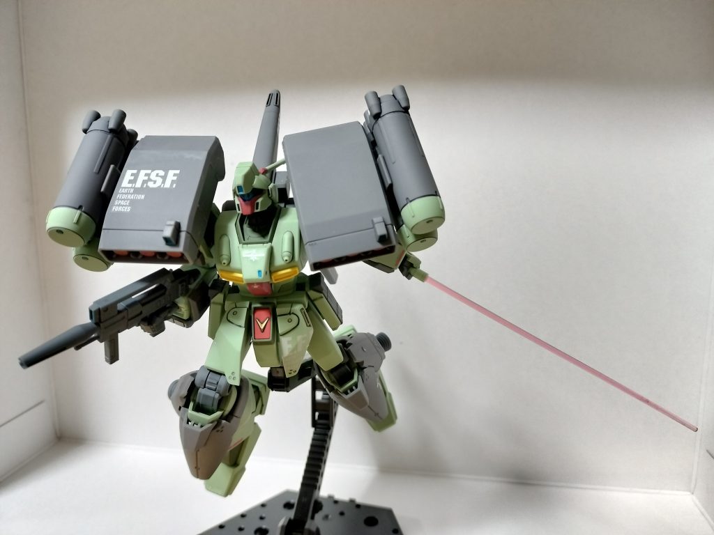 元キットが古いのでポージングが難しいです。