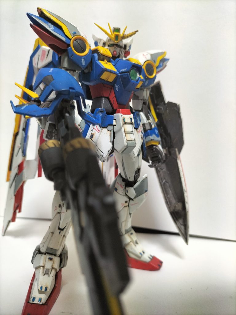 この時代のキットのハンドパーツ保持力皆無。バスターライフルもデカいので構えられない（笑）