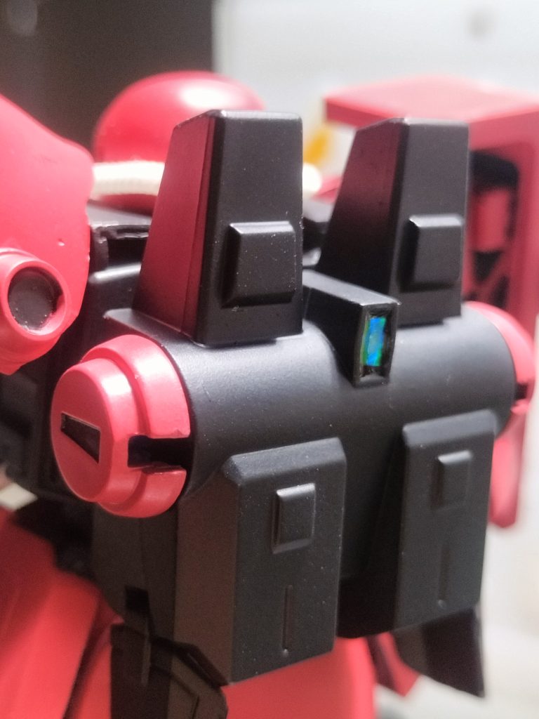 センサー部分は百均のメタリックテープをはりその上にレジンでコーティングしました