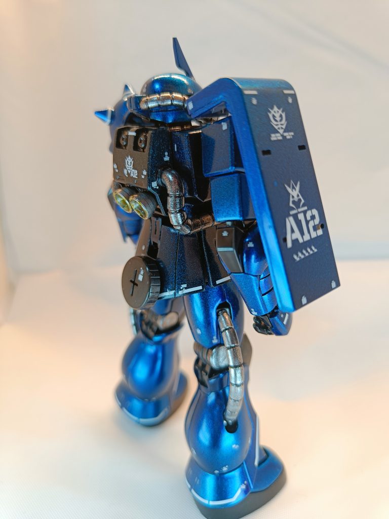 後ろから右肩。